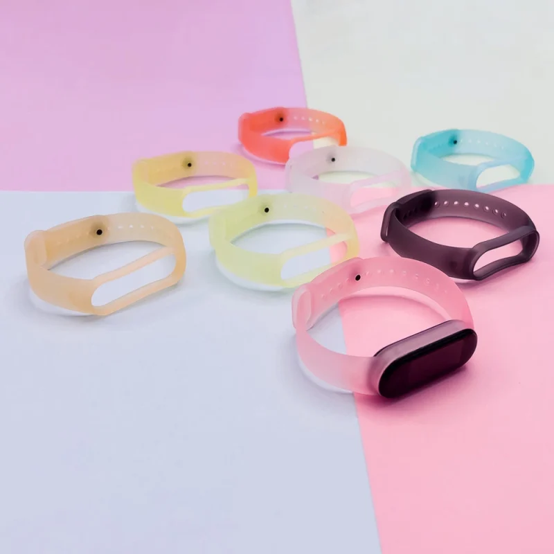 Zamienna silikonowa opaska pasek do Xiaomi Mi Band 5/6 złoty - obrazek 2