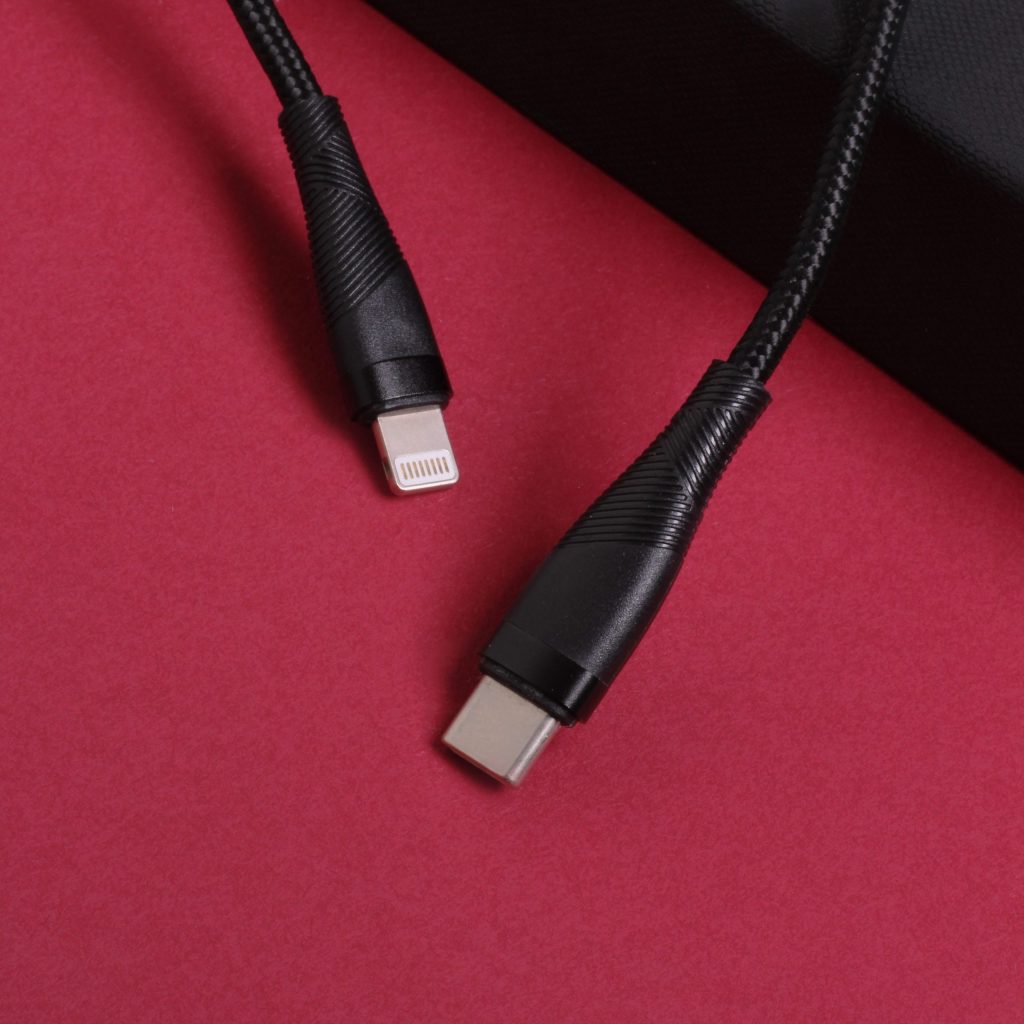 Maxlife kabel MXUC-08 USB-C - Lightning 1,0 m 27W czarny nylonowy - obrazek 4